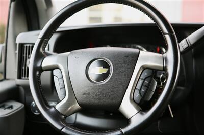 2016 Chevrolet Express 3500 LT Passenger   - Photo 19 - Strasburg, PA 17579
