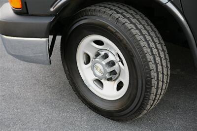 2016 Chevrolet Express 3500 LT Passenger   - Photo 3 - Strasburg, PA 17579