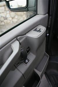 2016 Chevrolet Express 3500 LT Passenger   - Photo 9 - Strasburg, PA 17579