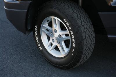 2004 Jeep Grand Cherokee Laredo - Photo 6 - Strasburg, PA 17579