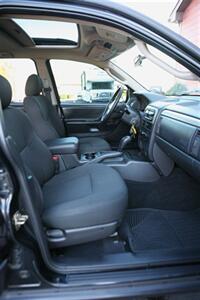 2004 Jeep Grand Cherokee Laredo - Photo 16 - Strasburg, PA 17579