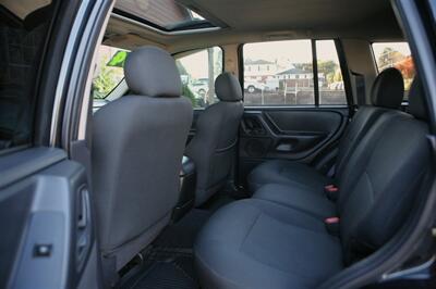 2004 Jeep Grand Cherokee Laredo - Photo 11 - Strasburg, PA 17579