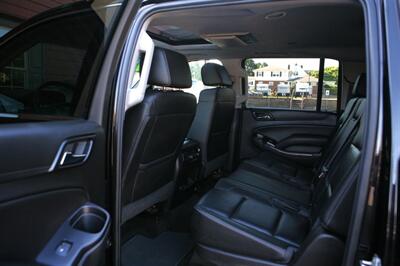 2017 Chevrolet Suburban LT - Photo 17 - Strasburg, PA 17579