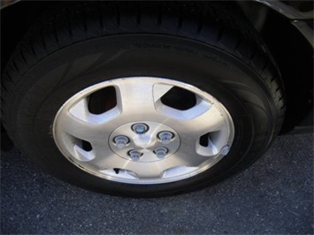 2002 Saturn L300   - Photo 9 - Castle Rock, CO 80104