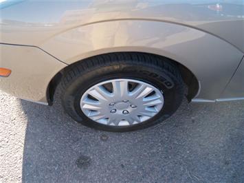 2005 Ford Focus ZX4 SE   - Photo 4 - Brighton, CO 80603