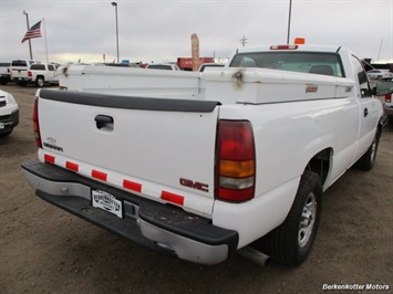 2001 GMC Sierra 1500 Regular Cab 4x4   - Photo 8 - Brighton, CO 80603