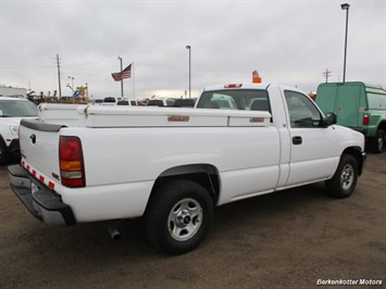 2001 GMC Sierra 1500 Regular Cab 4x4   - Photo 9 - Brighton, CO 80603