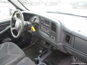 2001 GMC Sierra 1500 Regular Cab 4x4   - Photo 24 - Brighton, CO 80603