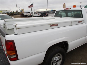 2001 GMC Sierra 1500 Regular Cab 4x4   - Photo 11 - Brighton, CO 80603