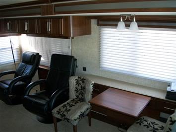 2009 Fleetwood PROVIDENCE   - Photo 8 - Castle Rock, CO 80104