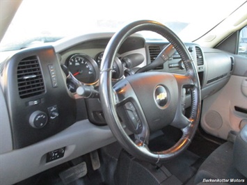 2014 Chevrolet Silverado 3500 Crew Cab 4x4   - Photo 26 - Brighton, CO 80603