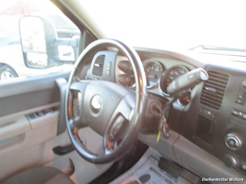 2014 Chevrolet Silverado 3500 Crew Cab 4x4   - Photo 17 - Brighton, CO 80603