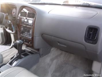 1999 INFINITI QX4   - Photo 32 - Brighton, CO 80603