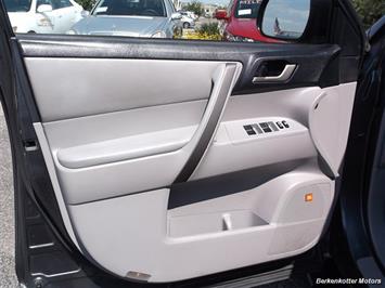 2008 Toyota Highlander Sport   - Photo 19 - Castle Rock, CO 80104