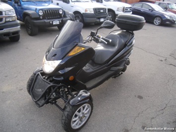 2012 Dong scooter Sedan