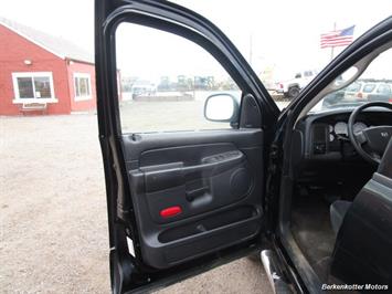 2005 Dodge Ram 1500 SLT Quad Cab 4x4   - Photo 15 - Castle Rock, CO 80104