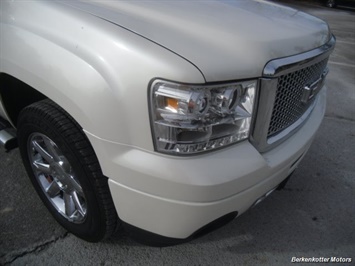 2013 GMC Sierra 1500 Denali   - Photo 17 - Castle Rock, CO 80104