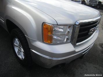 2010 GMC Sierra 1500 SLE   - Photo 17 - Castle Rock, CO 80104