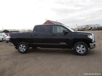 2014 Toyota Tundra SR5 Crew MAX 4x4   - Photo 2 - Brighton, CO 80603