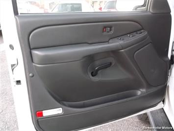 2007 Chevrolet Silverado 2500HD Classic LT1   - Photo 13 - Castle Rock, CO 80104