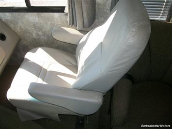 2007 Coachmen Mirada 300QB   - Photo 21 - Castle Rock, CO 80104