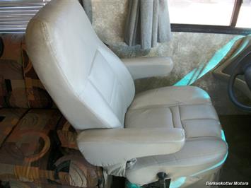 2007 Coachmen Mirada 300QB   - Photo 20 - Castle Rock, CO 80104