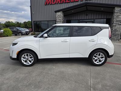 2025 Kia Soul LX   - Photo 2 - Paris, TX 75460