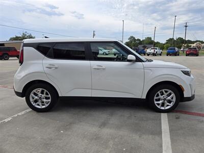 2025 Kia Soul LX   - Photo 5 - Paris, TX 75460
