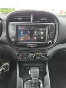 2025 Kia Soul LX   - Photo 10 - Paris, TX 75460