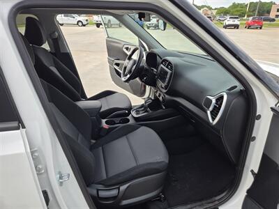 2025 Kia Soul LX   - Photo 12 - Paris, TX 75460