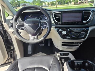2023 Chrysler Pacifica Touring L - Photo 9 - Paris, TX 75460