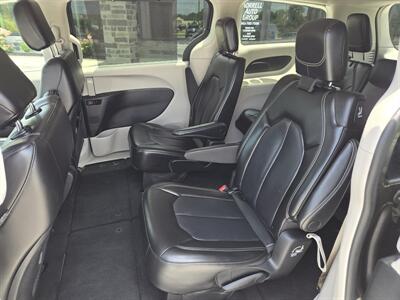 2023 Chrysler Pacifica Touring L - Photo 14 - Paris, TX 75460