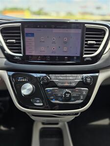 2023 Chrysler Pacifica Touring L - Photo 10 - Paris, TX 75460