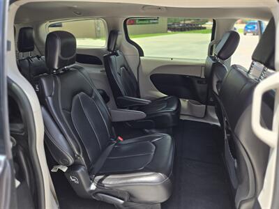 2023 Chrysler Pacifica Touring L - Photo 13 - Paris, TX 75460