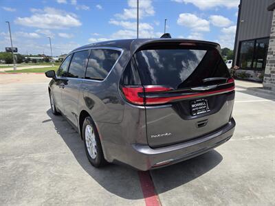 2023 Chrysler Pacifica Touring L - Photo 3 - Paris, TX 75460