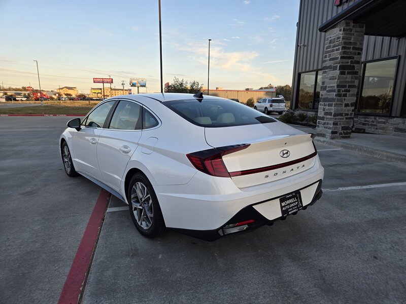 2023 Hyundai Sonata SEL photo 3