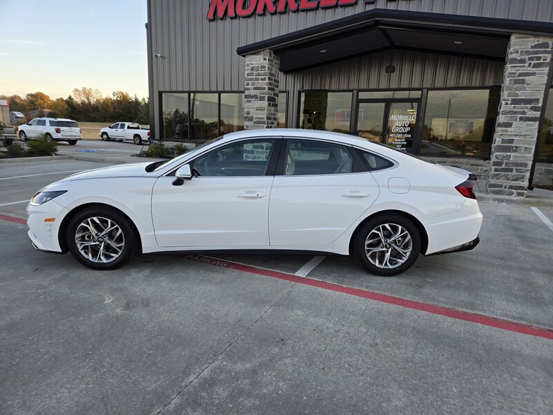 2023 Hyundai Sonata SEL photo 2