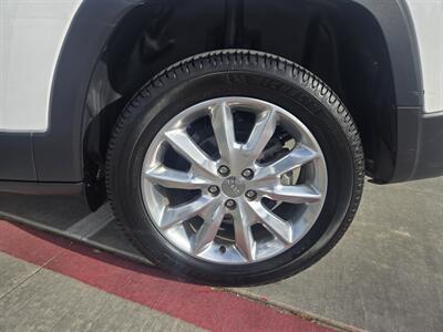2017 Jeep Cherokee Limited   - Photo 8 - Paris, TX 75460
