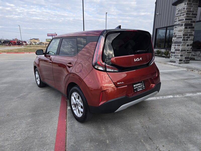 2024 Kia Soul LX photo 3