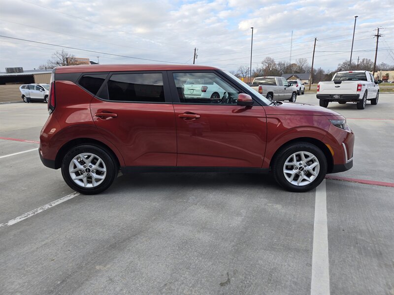 2024 Kia Soul LX photo 5