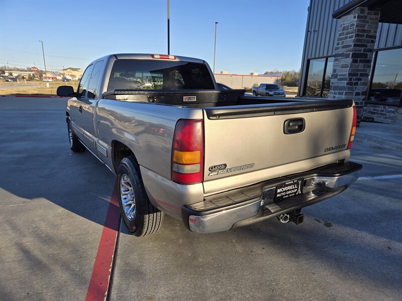 2001 Chevrolet Silverado LS photo 3