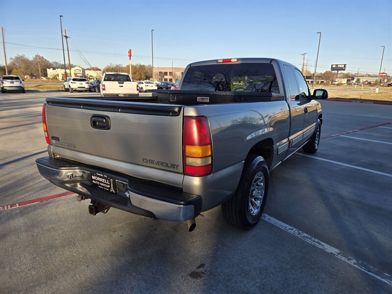 2001 Chevrolet Silverado LS photo 4