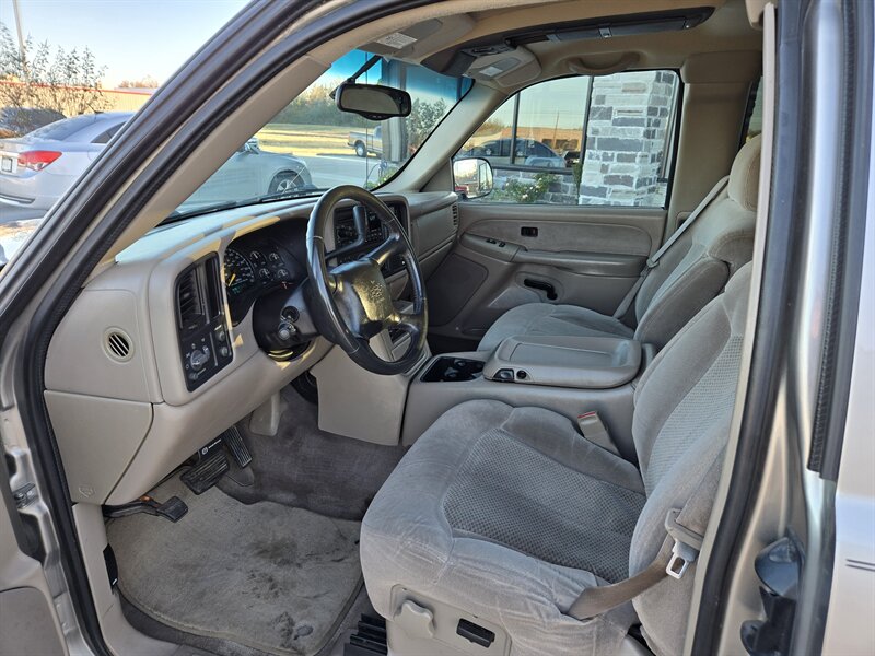 2001 Chevrolet Silverado LS photo 11