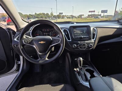 2018 Chevrolet Malibu LT   - Photo 8 - Paris, TX 75460