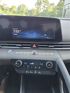 2024 Hyundai ELANTRA SEL   - Photo 10 - Paris, TX 75460