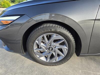 2024 Hyundai ELANTRA SEL   - Photo 8 - Paris, TX 75460
