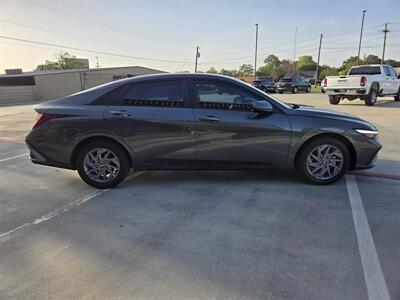 2024 Hyundai ELANTRA SEL   - Photo 5 - Paris, TX 75460