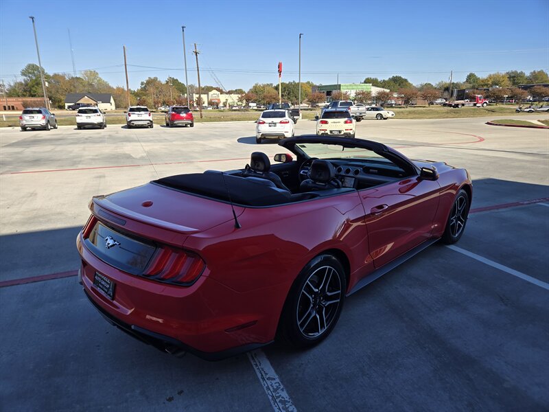 2022 Ford Mustang EcoBoost Premium photo 5