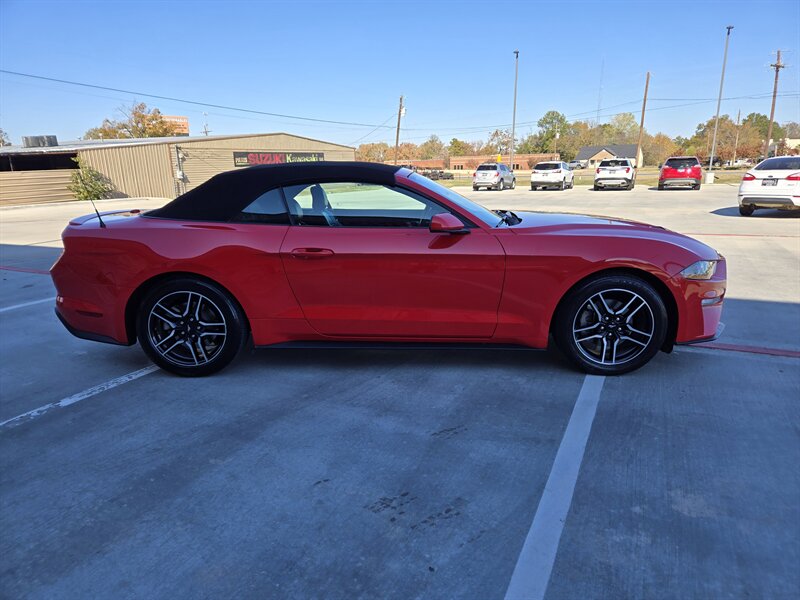 2022 Ford Mustang EcoBoost Premium photo 9