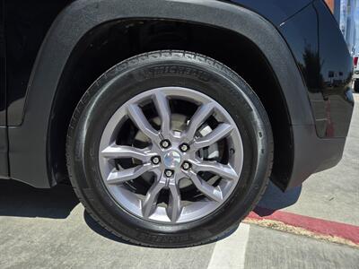 2024 GMC Terrain SLT   - Photo 8 - Paris, TX 75460